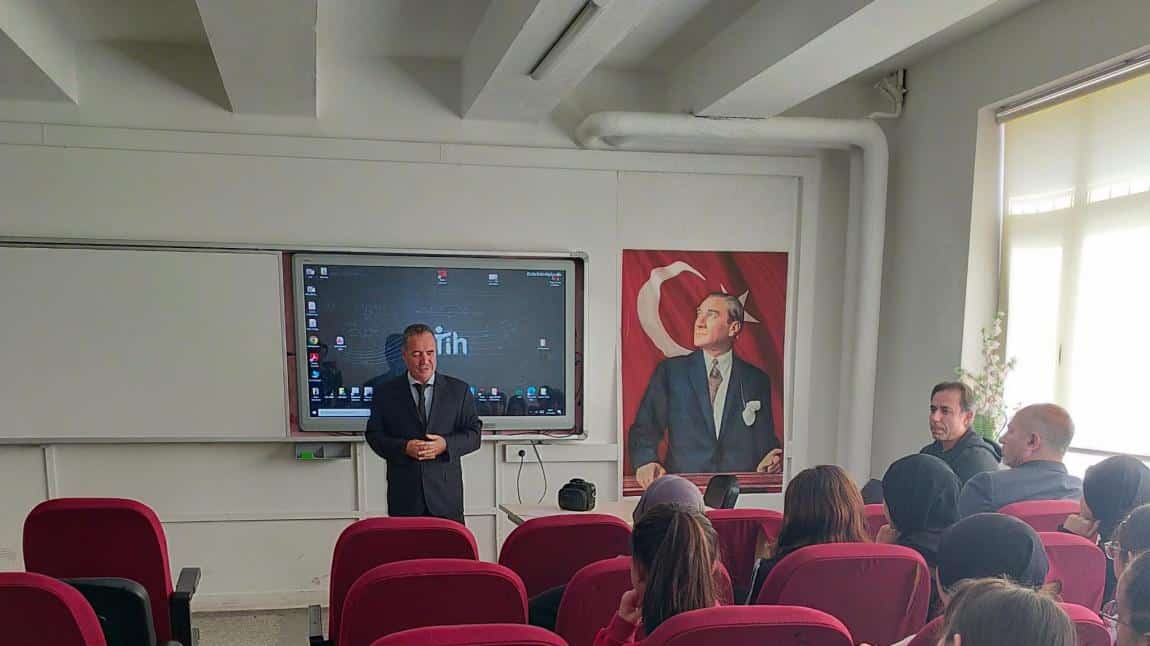 Atatürk Mesleki Ve Teknik Anadolu Lisesi öğretmenleri tarafından 8. Sınıf öğrencilerimize meslek lisesi ve alanları tanıtımı yapılmıştır.